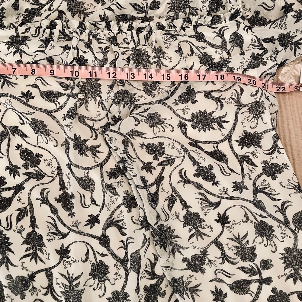 Kenzie Knee Length Bell Sleeve Chiffon Dress w/Built-in Cami Underlay. L. Flowey - Picture 5 of 8